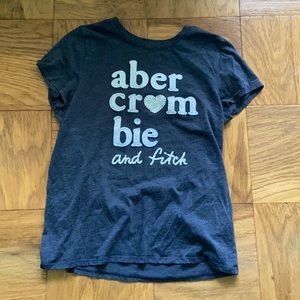 abercro🤍mbie and fitch tshirt!! like new!!